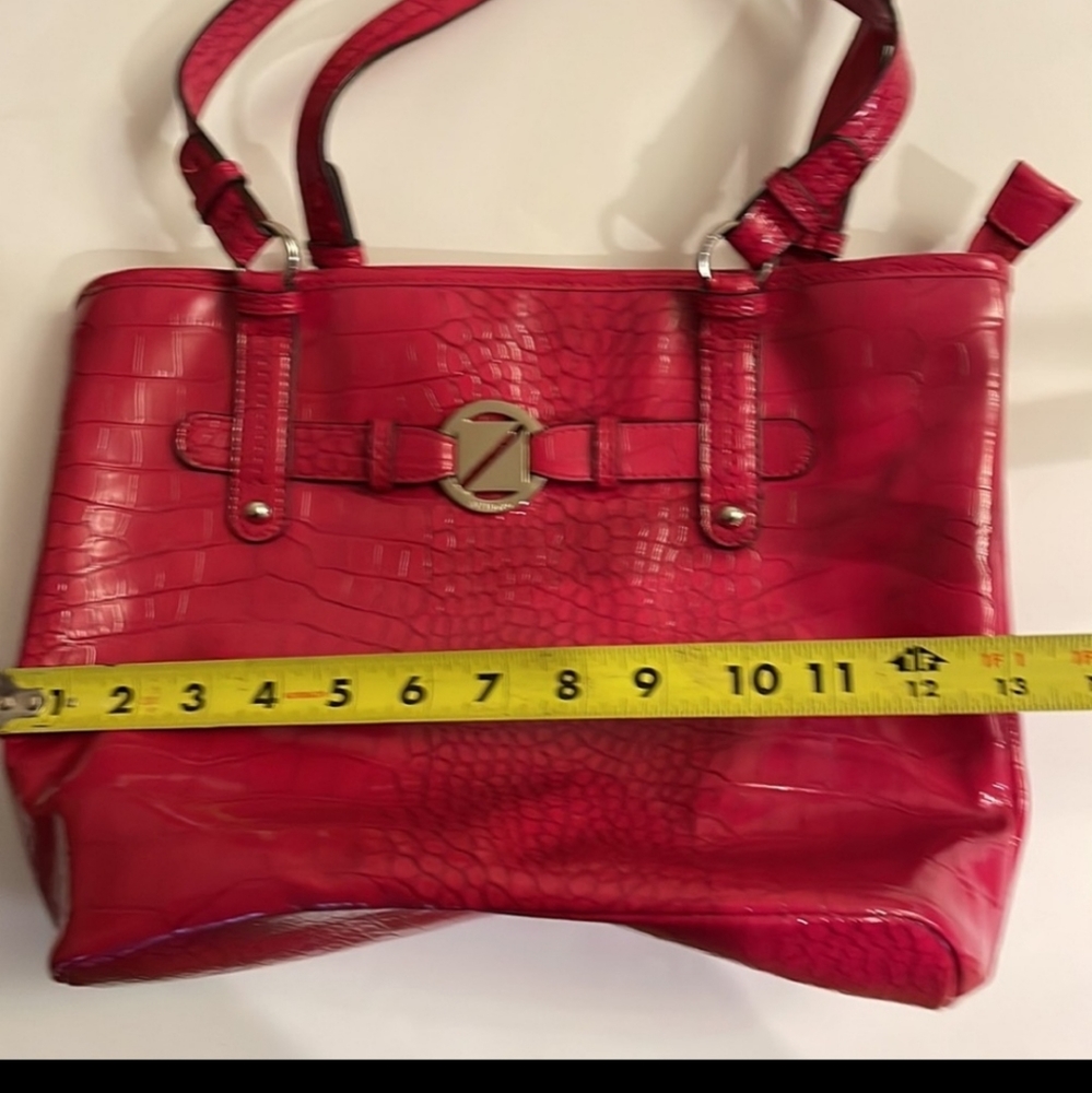 Nine & Co Red Bucket Tote - Picture 15 of 16